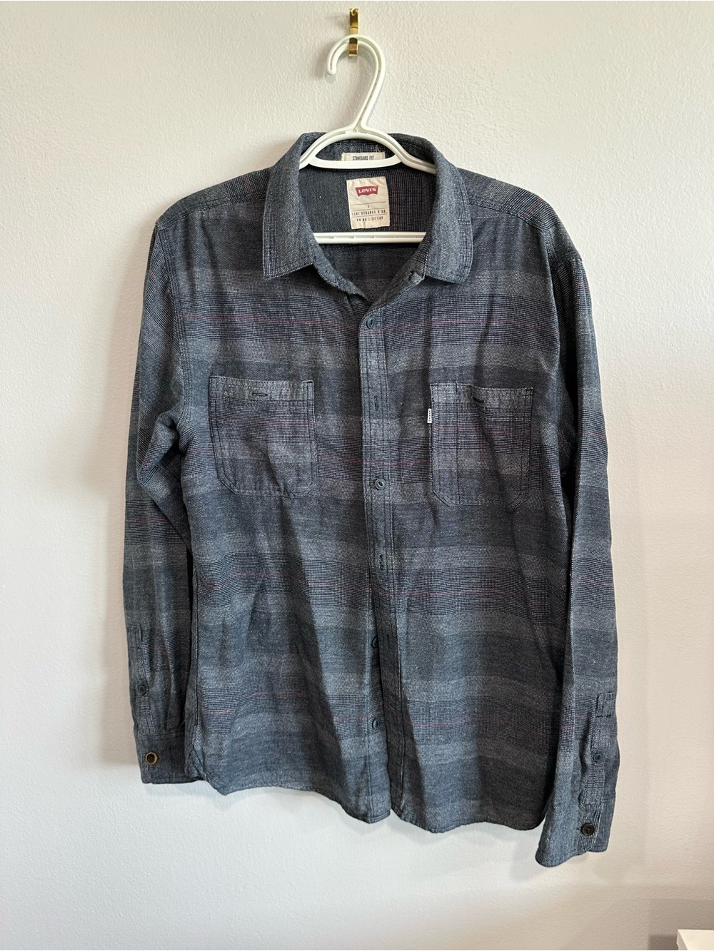 Levi’s Standard Fit Men’s Gray Plaid Button Front Shirt Size Large 100% Cotton